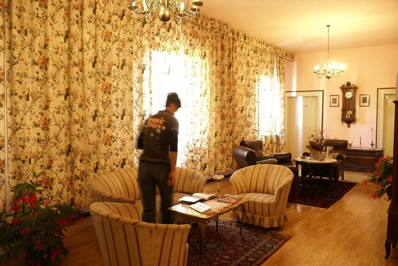 Albergo Disaro contacts